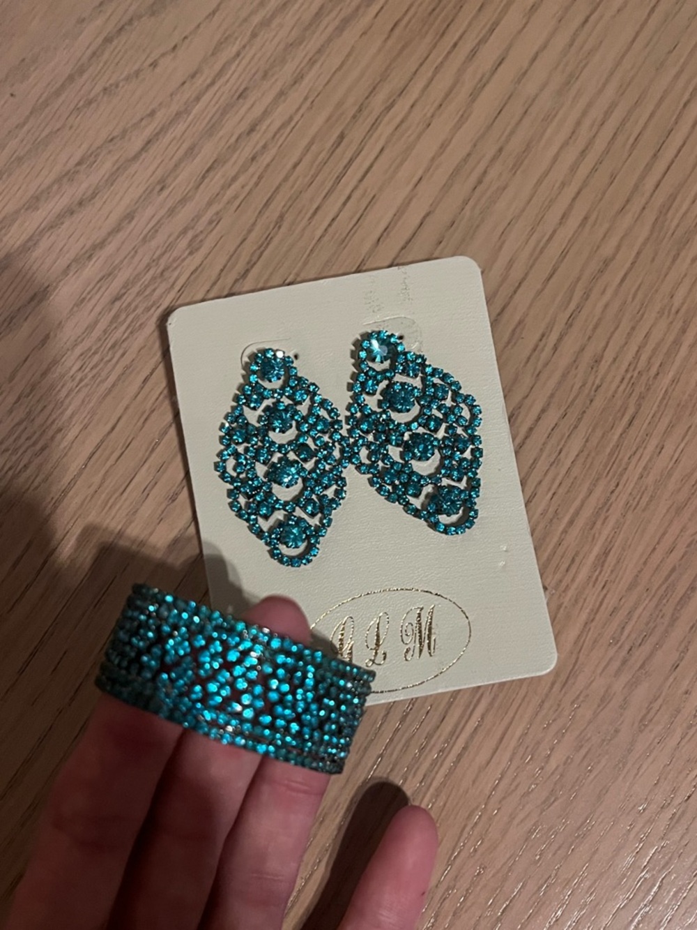 NWT Teal Sparkly Earrings & Bracelet Set - Picture 4 of 7